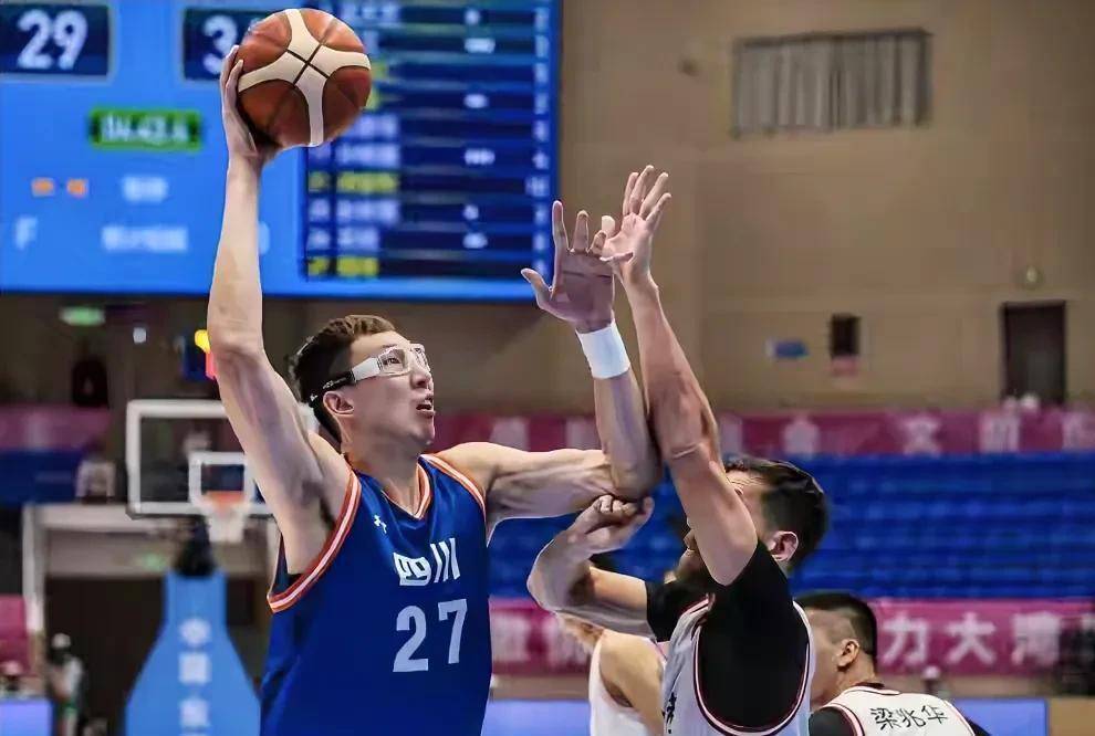 南宫ng包含深圳男篮训练开放日；国际比赛日篮板制胜引欢呼；欧联在即；球探报告显示潜力的词条